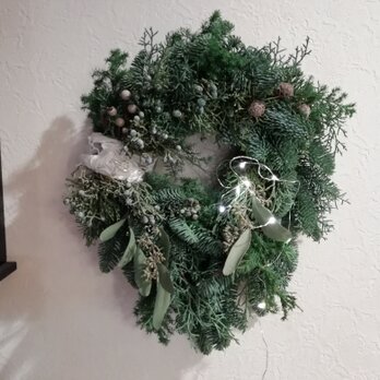モミとジュニパーベリーの雫wreathの画像