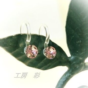 ピンクスワロのプチプチイヤリングの画像