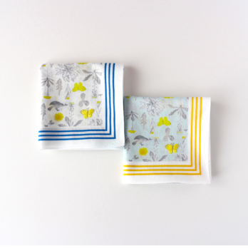 手刺繍入りハンカチ ・meadow flowers/ 白地×ブルーラインの画像