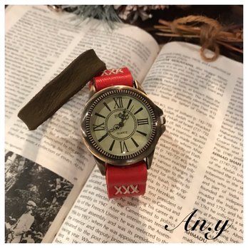 栃木レザーアンティーク腕時計RED&グリーンブレスレットの画像