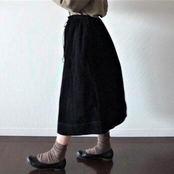 ウール混コーディロイのギャザースカート 黒色の画像