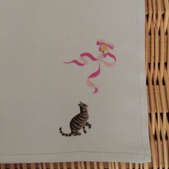 ハンカチ 猫のクリスマス刺しゅう(リボン)の画像