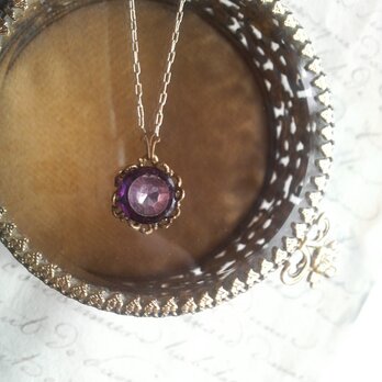 ヴィンテージ　Purple 2tone/facet お花のようなネックレスの画像