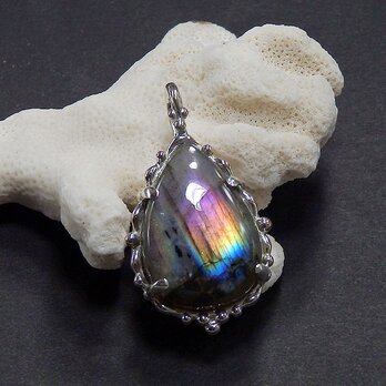 ～マルチカラー！～　ラブラドライトの粒飾りペンダント