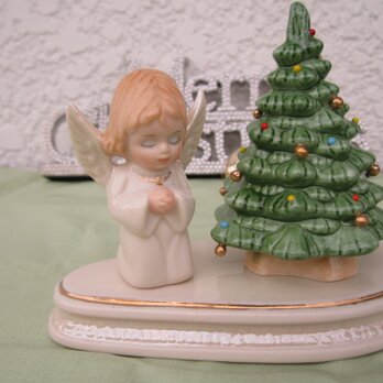 クリスマスにかわいいツリーと天使のかざりの画像