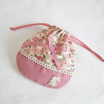 かわいいリボンとうさぎを付けた花柄ミニ巾着袋（ピンク）の画像