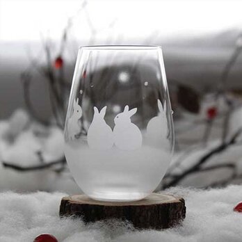 【雪のうさぎたち】うさぎモチーフのタンブラーグラス ★名入れ加工対応品（有料）の画像