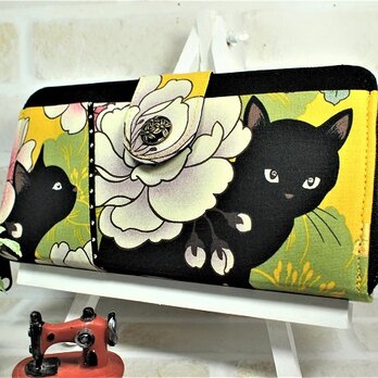 黒猫と牡丹とちょっとストーンの長財布（マスタード）の画像