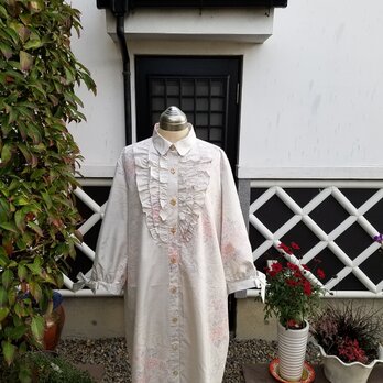 着物リメイク　手作り　白大島　フリル　コートドレスの画像