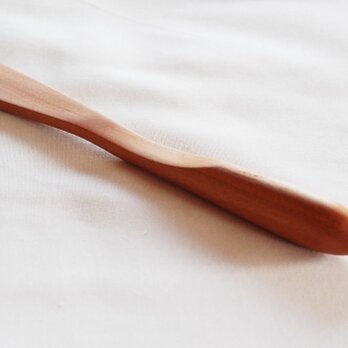 木製バターナイフ　アメリカンチェリー　刃先三角デザインの画像