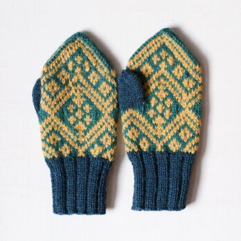 冬の森の木もれ日