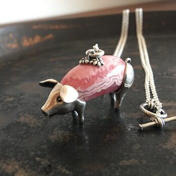 【展示品】rhodochrosite　「一筋縄ではいかない豚さん」necklaceの画像