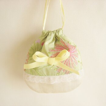 かわいい花柄刺繡の巾着袋(グリーン×イエロー）の画像