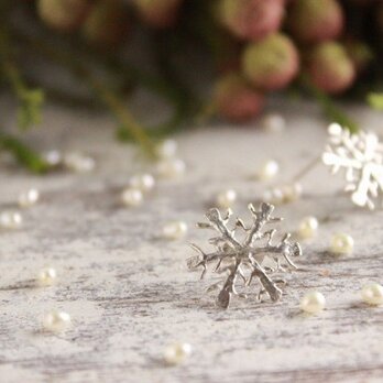 再販　雪の結晶ピアス　シルバー（スタッドタイプ）の画像