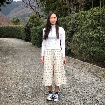 かわいくて個性的なロングキュロット(カワウソ：生成り）