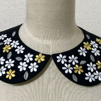 手刺繍つけ襟（花々）の画像