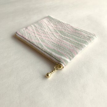 絹手染ポーチ（10cm×12.7cm 曲・くすみ淡ピンク緑）の画像
