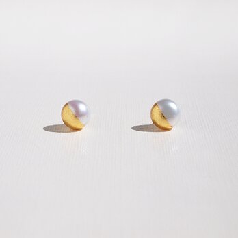 シンプル＋α　金箔パール[ピアス] ゴールド＆ホワイト 6mm　淡水パール　一粒スタッドピアスの画像
