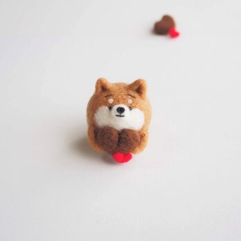 【受注製作】 ハートチョコを持つまゆ柴犬(赤柴・黒柴・白柴)　羊毛フェルトの画像