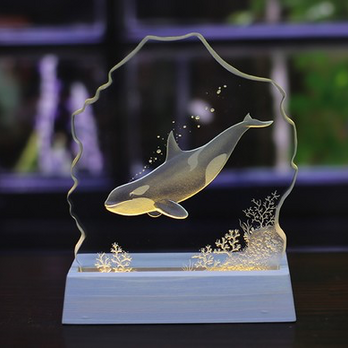 オルカ（シャチ）のLED照明付き小さなエッチングガラス パネルオブジェの画像