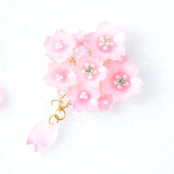 花便り揺れる雫の桜ブローチの画像