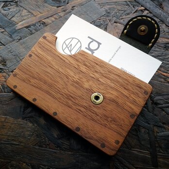 a card case ウォールナット×ブラック　木と革の名刺入れの画像
