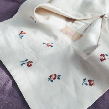Sailor collar embroidery blouse