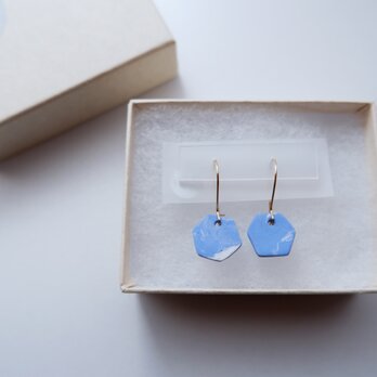 rokka earrings : 鮮やかカラーの小さな磁器ピアス