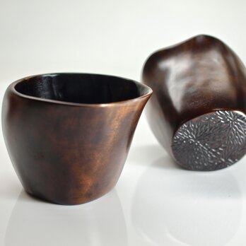 楓ぐい呑「底菊文様」