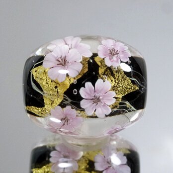 桜のとんぼ玉（ガラス玉）金箔入りの画像