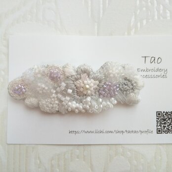 刺繍ブローチ　白い花束