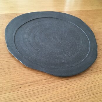 変形黒いお皿
