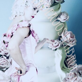 ピンクのケーキとマリー・アントワネットの画像