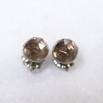 スモーキークオーツ・ローズカットのスタッドピアス（6mm・チタンポスト）