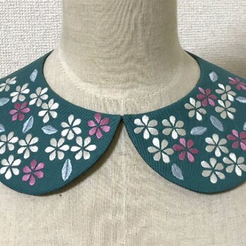 手刺繍つけ襟（花々2）の画像