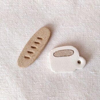 フランスパンとコーヒーのブローチ