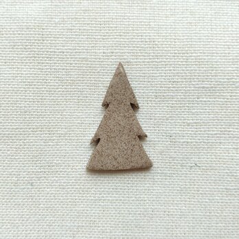 もみの木のブローチ