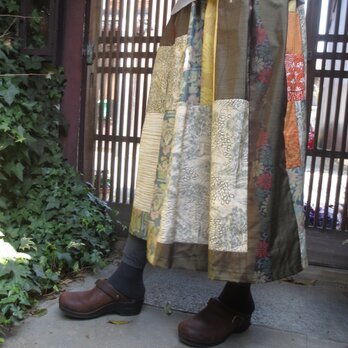 着物リメイク☆絹紬色々パッチ春のお出かけに楽しい優しい大人スカート７６㎝丈の画像