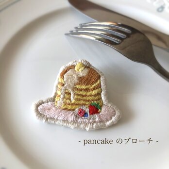 パンケーキの刺繍ブローチの画像