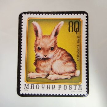 ハンガリー　子うさぎ切手ブローチ4944の画像