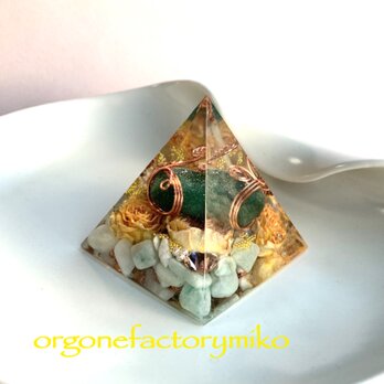 バリ島アベンチュリン　翡翠　シトリン　幸運メモリーオイル入り　ピラミッド　オルゴナイトの画像