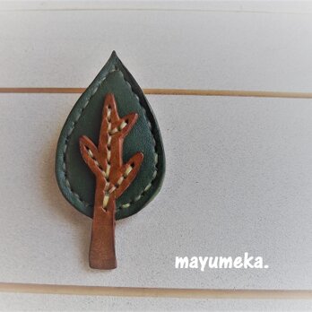 革のツリーのブローチ・グリーン・緑・シンプルの画像