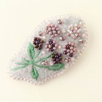 SALE Brooch　小花　ビーズ刺繍（K0761)の画像