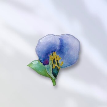 青花のブローチの画像