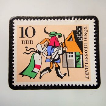 ドイツ　童話　ツグミのひげの王様　切手ブローチ5020の画像