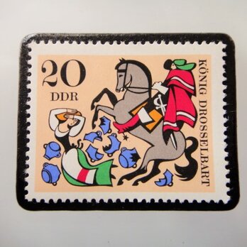 ドイツ　童話　ツグミのひげの王様　切手ブローチ5022の画像