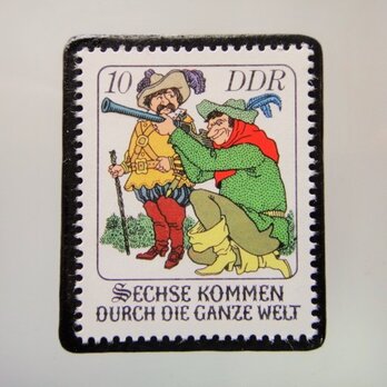 旧東ドイツ　童話切手ブローチ5032の画像