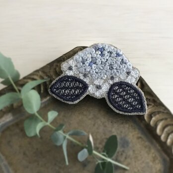 紫陽花 刺繍ブローチ(ブルー)《受注制作》