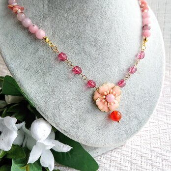 サイネリア  薄桃色のネックレスの画像
