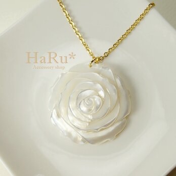特大ホワイトシェル（薔薇）☆サージカルステンレスロングネックレス70ｃｍ*NG8の画像